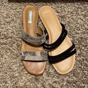 Two pairs of sandals😊